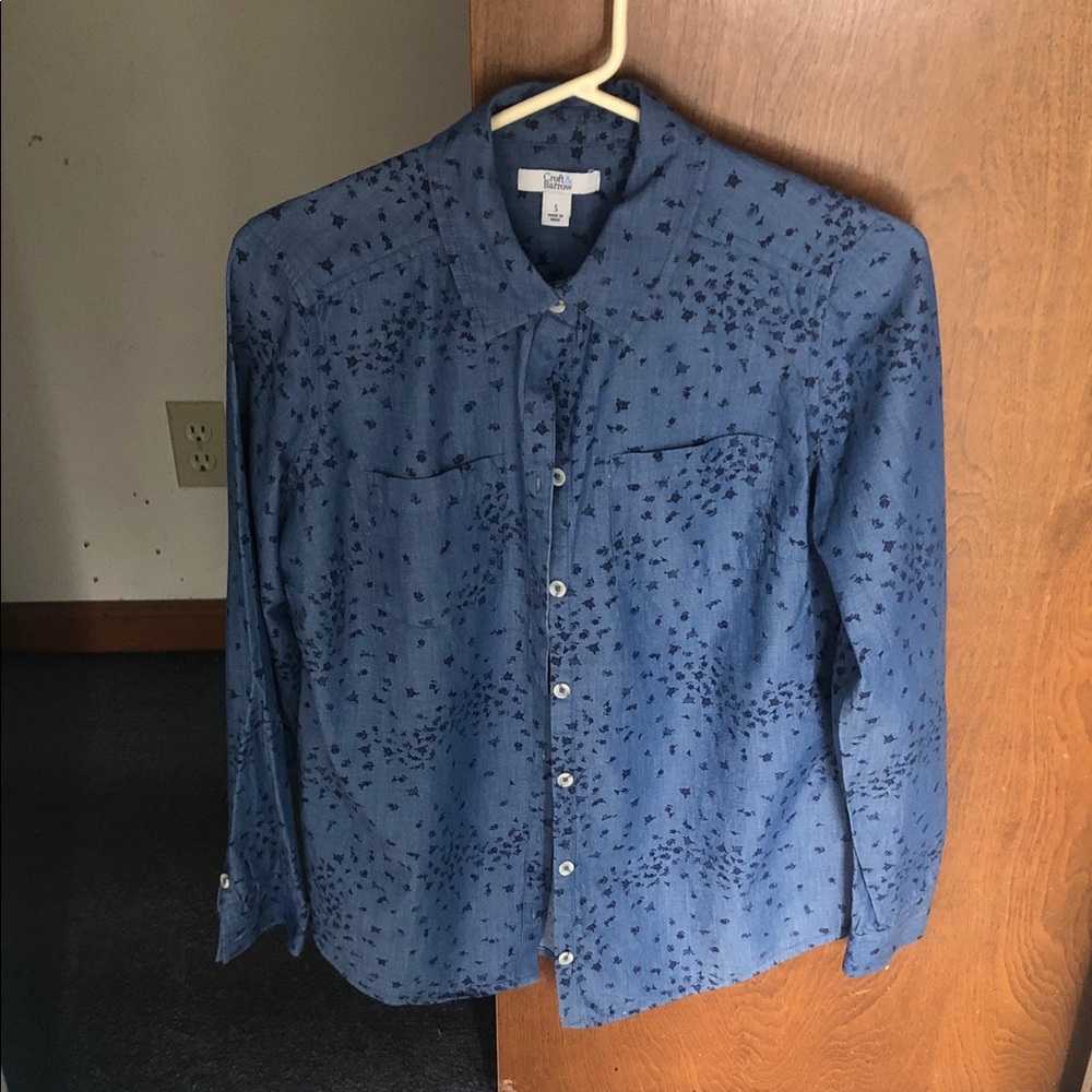 Woman’s Size Small Long Sleeve Shirt Croft & Barrow Button Down Front